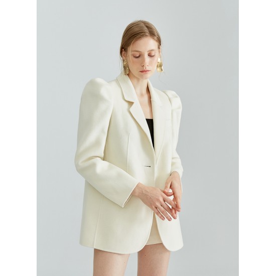 Puff shoulder clearance coat